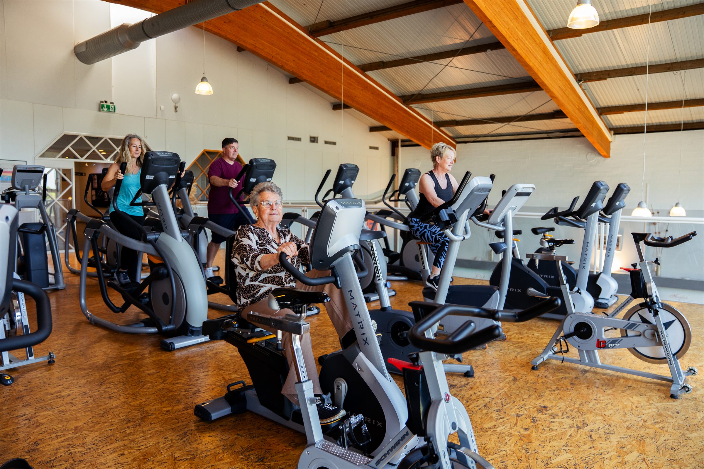 Cardio-Bereich mit Bikes im gym80 Bassum