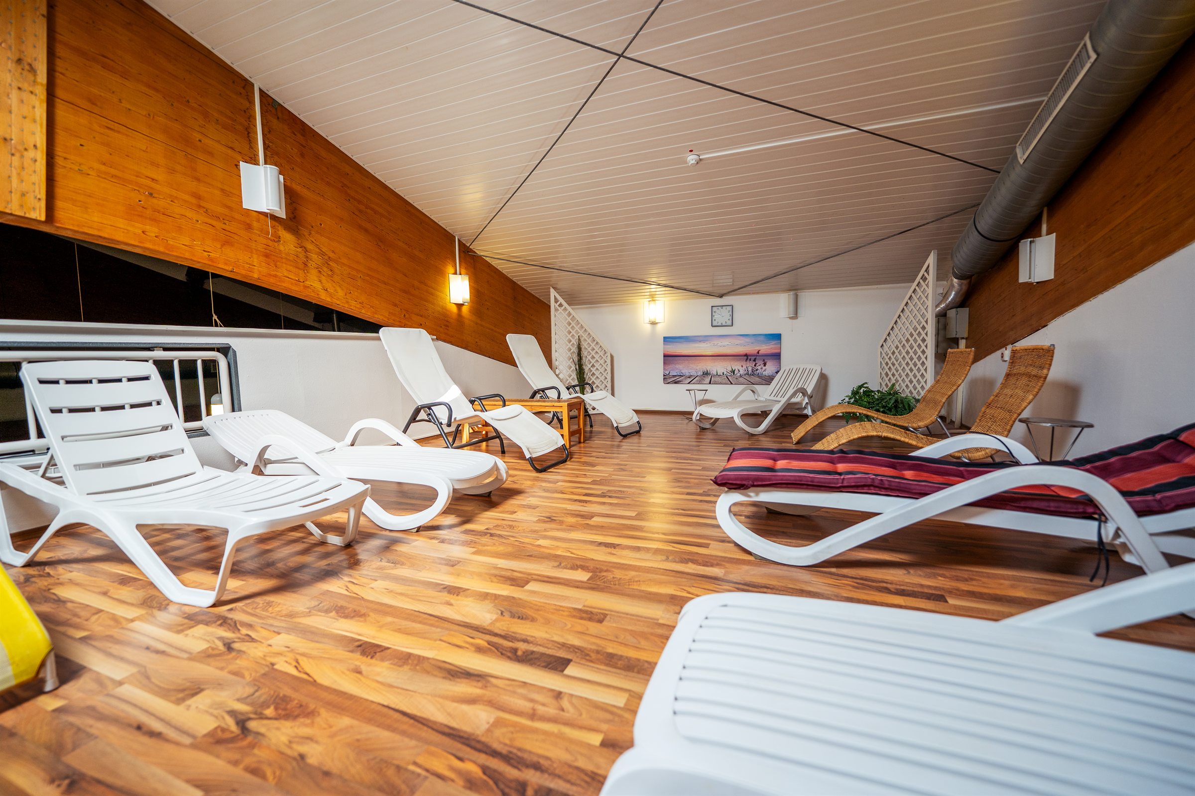 Recovery-Lounge mit Liegen im gym80 Bassum